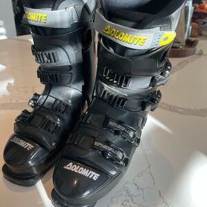 Dolomite DS 675 Ski Boots Mondo 26.5 Black 4-Buckle Snow Boots Very Nice!!